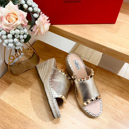 LACE-UP WEDGE SANDALS IN SILVER CALFSKIN WITH STUDS
