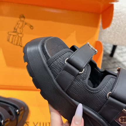 LV WEDGE SANDALS 25S 55 MM IN BLACK CALFSKIN