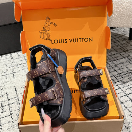 LV WEDGE SANDALS 25S 55 MM IN BROWN AND BLACK CALFSKIN WITH LOGO PATTERN