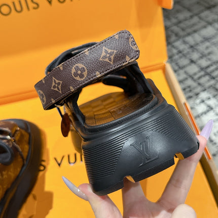 LV WEDGE SANDALS 25S 55 MM IN BROWN AND BLACK CALFSKIN WITH LOGO PATTERN