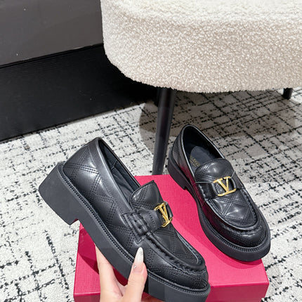 VLTN LOAFER 25S IN MATTE BLACK LEATHER WITH GOLD HARDWARE