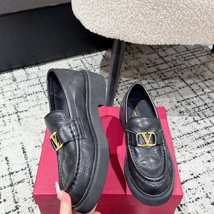 VLTN LOAFER 25S IN MATTE BLACK LEATHER WITH GOLD HARDWARE