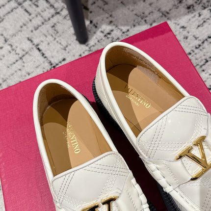 VLTN LOAFER 25S IN CREAM WHITE CALFSKIN WITH GOLD HARDWARE