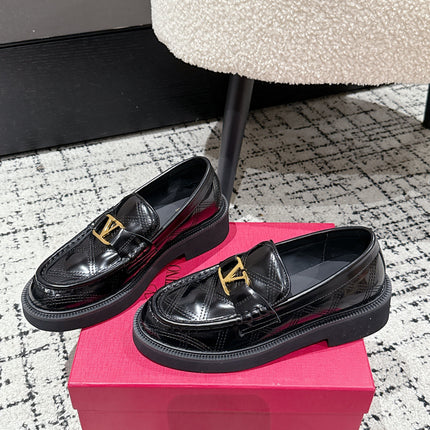VLTN LOAFER 25S IN BLACK CALFSKIN WITH GOLD HARDWARE