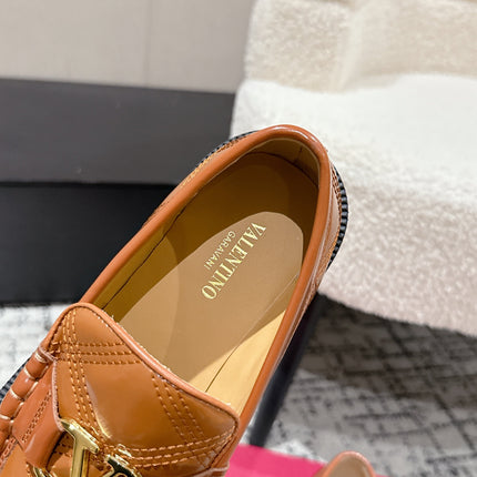 VLTN LOAFER 25S IN BROWN CALFSKIN WITH GOLD HARDWARE