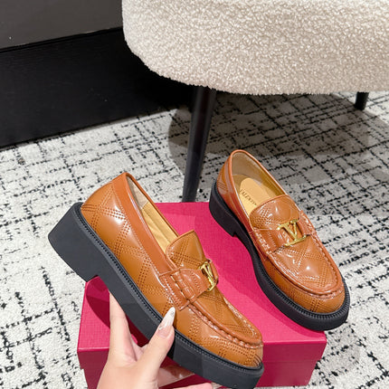 VLTN LOAFER 25S IN BROWN CALFSKIN WITH GOLD HARDWARE