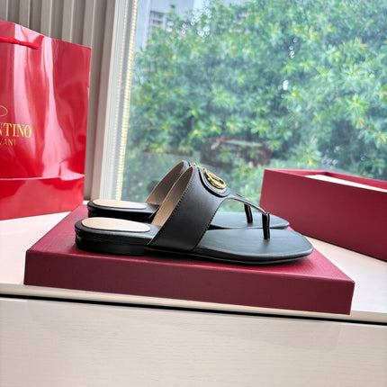 VLTN THONG SANDALS 25S IN BLACK LAMBSKIN WITH GOLD HARDWARE