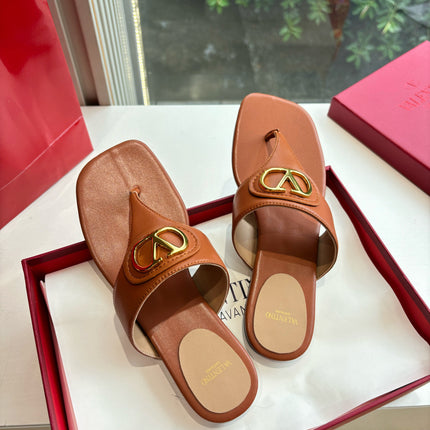 VLTN THONG SANDALS 25S IN BURNT ORANGE LAMBSKIN WITH GOLD HARDWARE