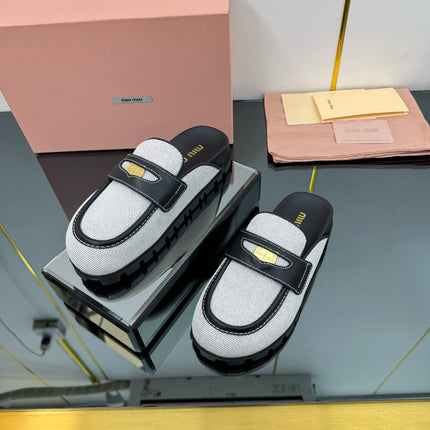 MULES SLIPPERS IN BLACK CALFSKIN AND WHITE DOTS CANVAS WITH GOLD COIN