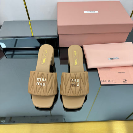 MATELASSÉ SLIDES PUMP IN DARK BEIGE CALFSKIN