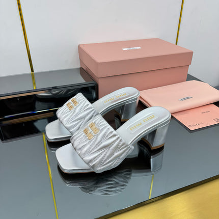 MATELASSÉ SLIDES PUMP IN SILVER PATENT CALFSKIN