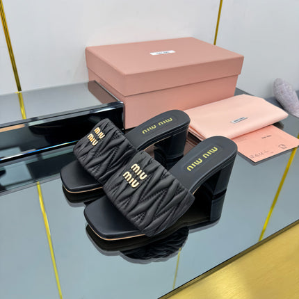 MATELASSÉ SLIDES PUMP IN BLACK CALFSKIN