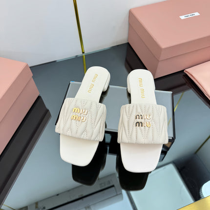 MATELASSÉ SLIDES IN OFF WHITE CALFSKIN