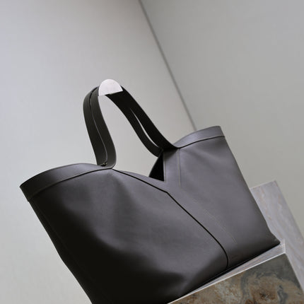YSL 25S Y MAXI TOTE 50 IN MUTED CHARCOAL CALFSKIN GOLD HARDWRE