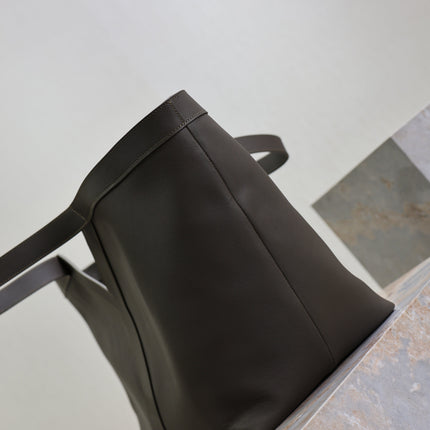 YSL 25S Y MAXI TOTE 50 IN MUTED CHARCOAL CALFSKIN GOLD HARDWRE