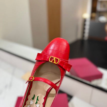 VLTN VLOGO SIGNATURE ROUND-TOE HEELS 25S IN RED LAMBSKIN SNAKE-EMBOSSED