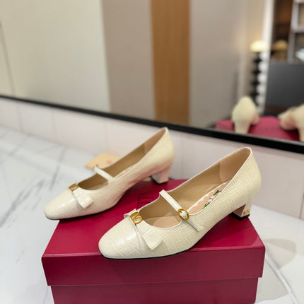 VLTN VLOGO SIGNATURE ROUND-TOE HEELS 25S IN CREAM WHITE LAMBSKIN SNAKE-EMBOSSED