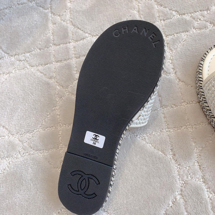 PLATFORM SLIPPERS IN WHITE WOOL AND LAMBSKIN