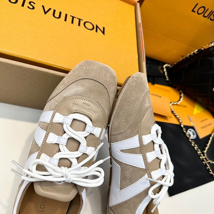 SNEAKERINA TRAINERS IN BROWN AND WHITE SUEDE