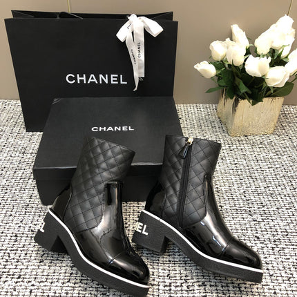 ROUND-TOE SHORT BOOTS BLACK SHEEPSKIN
