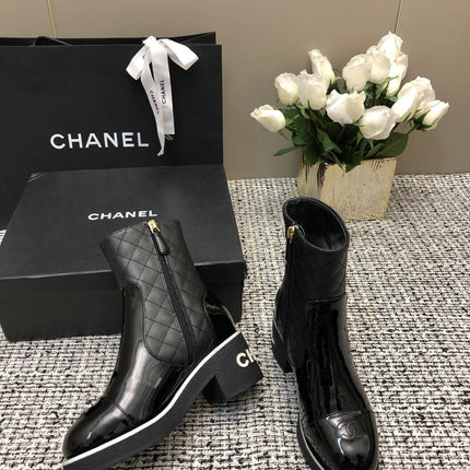 ROUND-TOE SHORT BOOTS BLACK SHEEPSKIN
