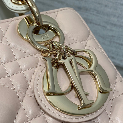 MEDIUM LADY BAG 20 IN BABY PINK QUILTED MACROCANNAGE CALFSKIN WHITE STRAP