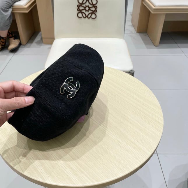 BERET HAT BLACK WITH LOGO 672662