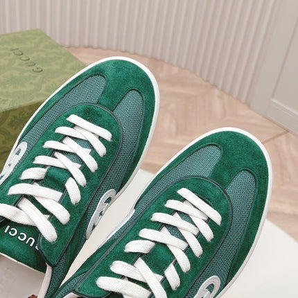SNEAKER WITH INTERLOCKING G IN GREEN FOREST SUEDE AND MESH