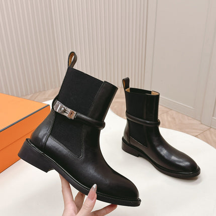 KELLY BUCKLE SHORT BOOTS IN BLACK CALFSKIN