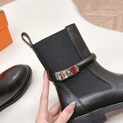 KELLY BUCKLE SHORT BOOTS IN BLACK CALFSKIN