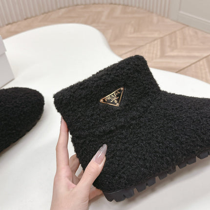 SNOW ANKLE BOOTS IN BLACK SHEARLING