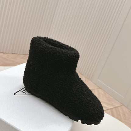 SNOW ANKLE BOOTS IN BLACK SHEARLING
