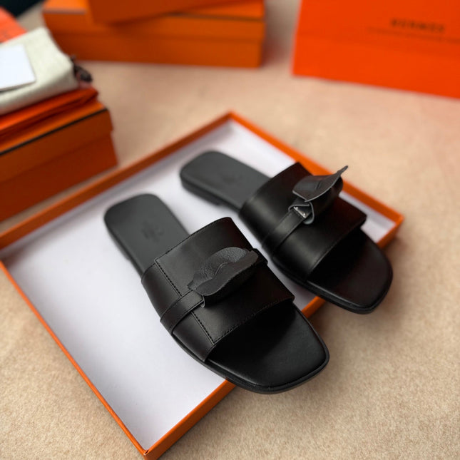 0RAN SANDALS IN BLACK CALFSKIN