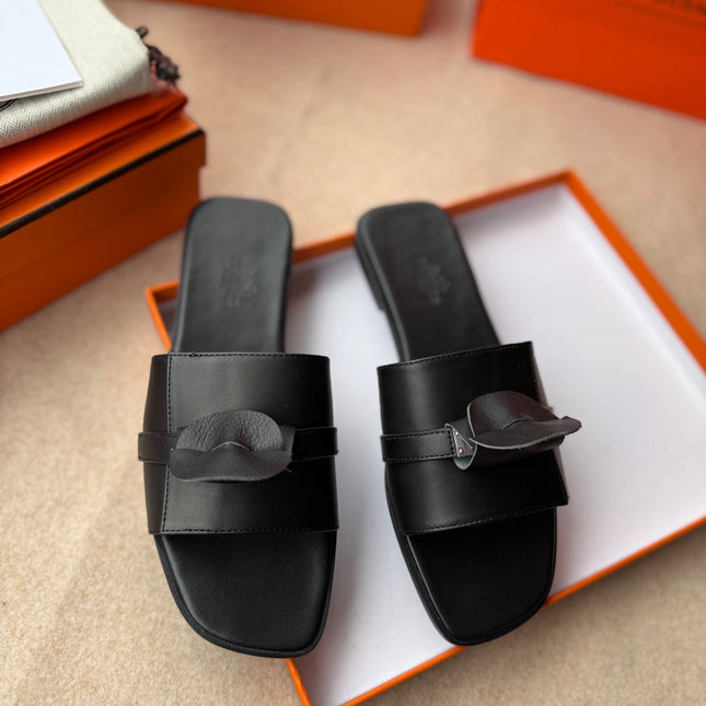 0RAN SANDALS IN BLACK CALFSKIN