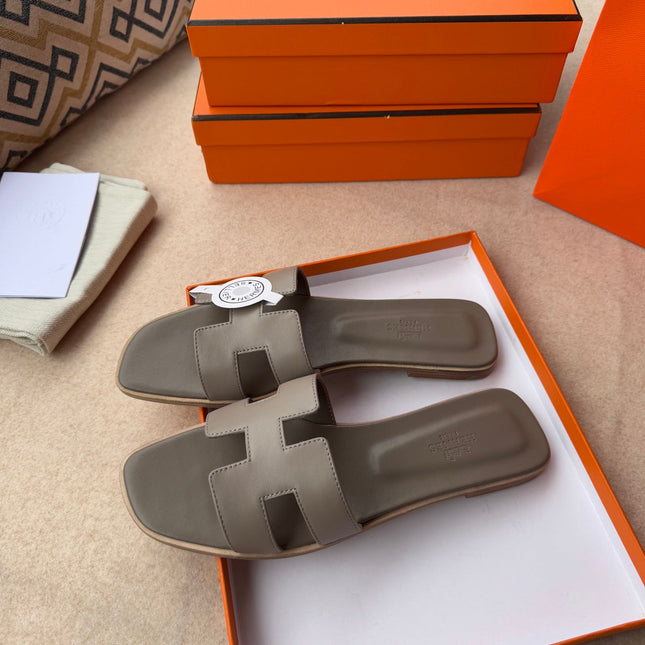 0RAN SANDALS IN CEDAR BROWN CALFSKIN