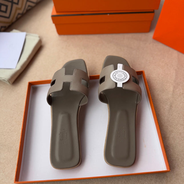 0RAN SANDALS IN CEDAR BROWN CALFSKIN