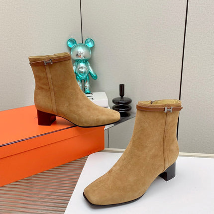 WOMEN'S NEO ANKLE BOOT IN PEANUT BROWN SUEDE