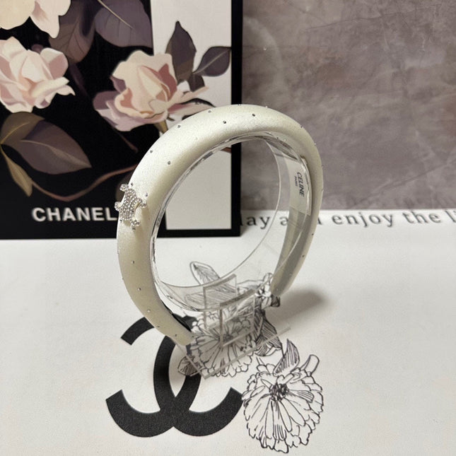 WHITE SILK WITH CRYSTAL HAIRBAND 400484