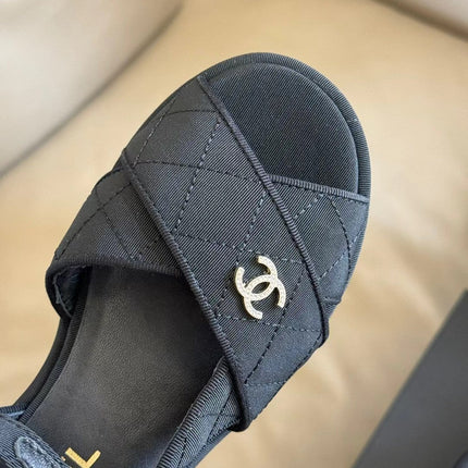 CC CLASSIC WEDGE SANDALS IN BLACK FABRIC