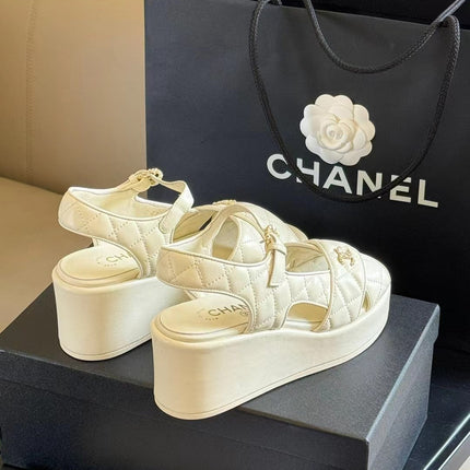 CC CLASSIC WEDGE SANDALS IN WHITE LAMBSKIN