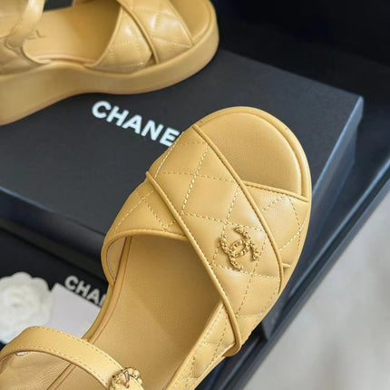 CC CLASSIC WEDGE SANDALS IN LIGHT YELLOW LAMBSKIN