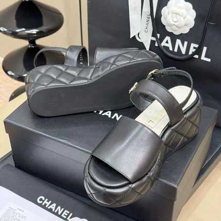 CC HIGH WEDGE SANDALS IN BLACK LAMBSKIN