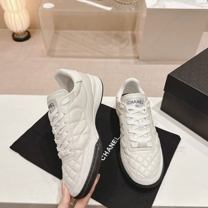 SNEAKERS IN GLOSSY WHITE LAMBSKIN