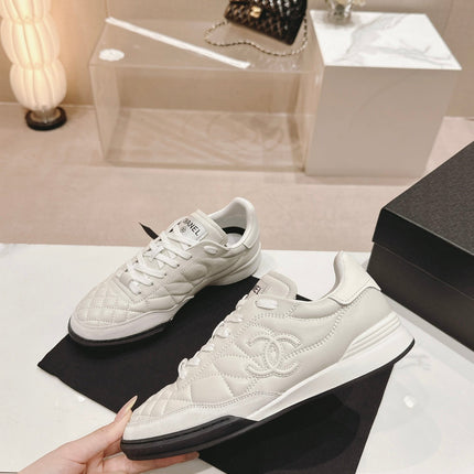SNEAKERS IN GLOSSY WHITE LAMBSKIN