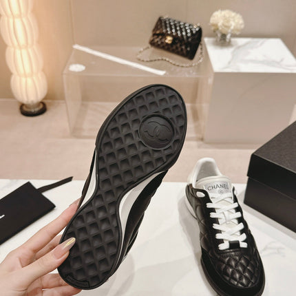 SNEAKERS IN GLOSSY BLACK LAMBSKIN