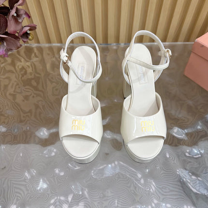 PLATFORM HEELS IN WHITE PATENT CALFSKIN GOLD LOGO IN STRAP
