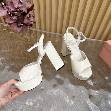 PLATFORM HEELS IN WHITE PATENT CALFSKIN GOLD LOGO IN STRAP