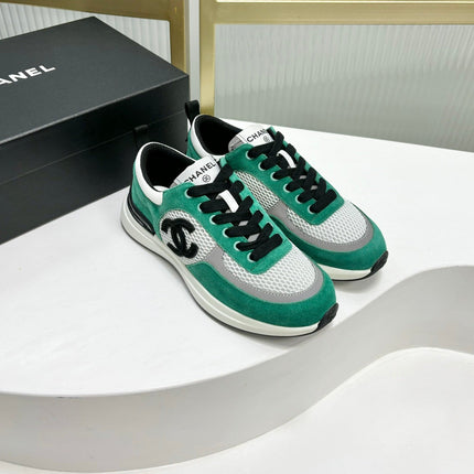 SNEAKER IN JADE GREEN SUEDE AND GREY BREATHABLE MESH