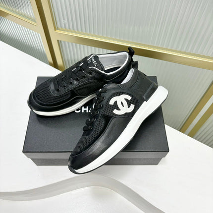 SNEAKER IN BLACK SUEDE WITH WHITE LOGO