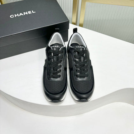 SNEAKER IN BLACK SUEDE WITH WHITE LOGO